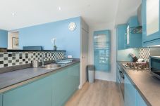 Apartment in Glasgow - Matrix Apartments - three bedroom, parking available