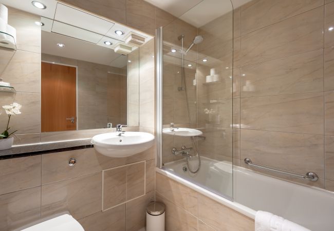 Apartment in Glasgow - The Bridge - Two bedrooms, Central Location, Parking available Apartment in Glasgow - The Bridge - Two bedrooms, Central Location, Parking available