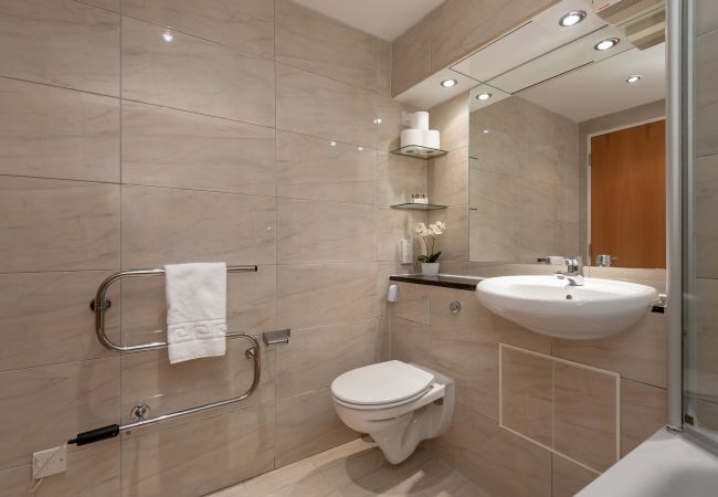 Apartment in Glasgow - The Bridge - Two bedrooms, Central Location, Parking available Apartment in Glasgow - The Bridge - Two bedrooms, Central Location, Parking available