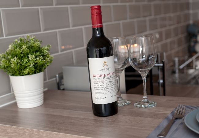 Apartment in Glasgow - The Bridge - Two bedrooms, Central Location, Parking available Apartment in Glasgow - The Bridge - Two bedrooms, Central Location, Parking available